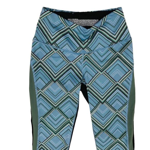 Victoria’s Secret VSX Sport Knockout knockout Crop Leggings - Picture 2 of 5